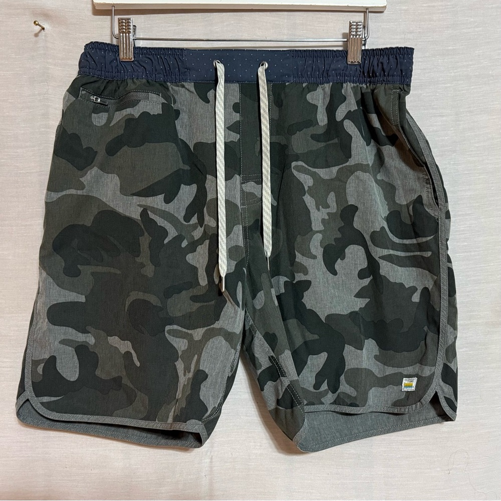 Vuori Banks Short Camo Athletic Swim Hybrid Shorts XL 36 Waist 4-Way Stretch